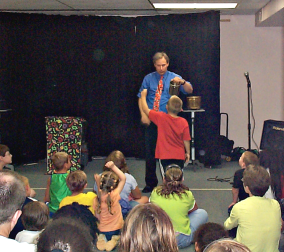 [magic show]